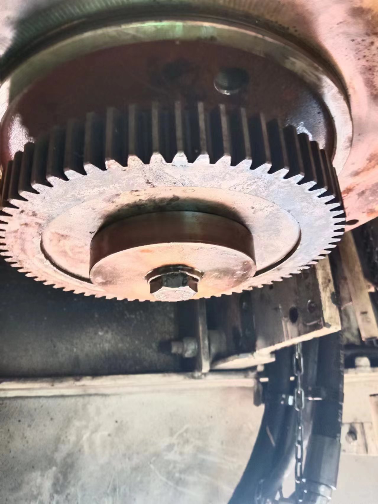 Disassembly of the brake pads of the crane